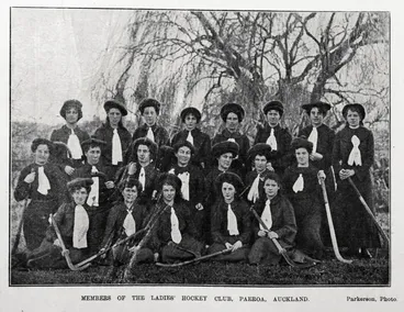 Image: MEMBERS OF THE LADIES' HOCKEY CLUB, PAEROA, AUCKLAND