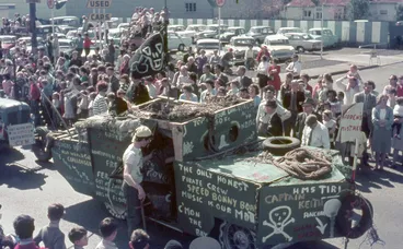Image: HMS Tiri Float 1967