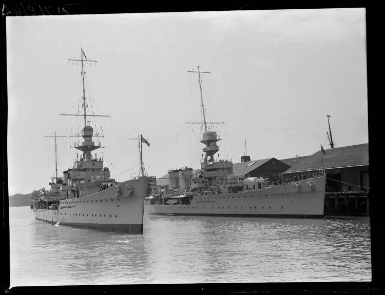 HMS Dunedin and HMS Diomede, Auckland Wharves