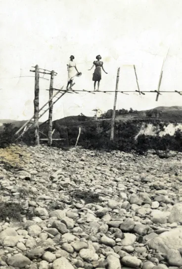 Image: Bridge over Hutt River/Te Awa Kirangi, ca 1930s