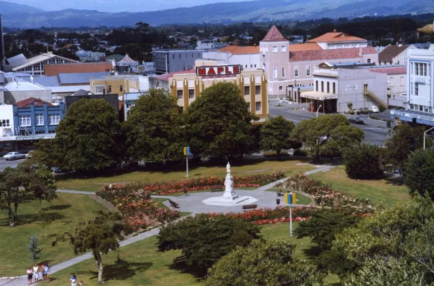 Te Peeti Te Awe Awe Statue in The Square