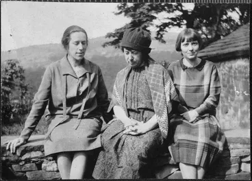 Image: Hannah Richie, Frances Hodgkins, and Jane Saunders seated in a garden.