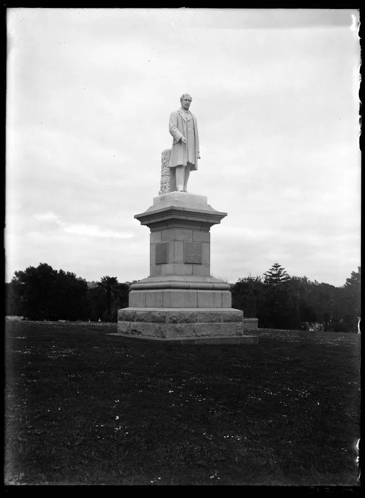 Sir George Grey statue, Albert Park, 1923