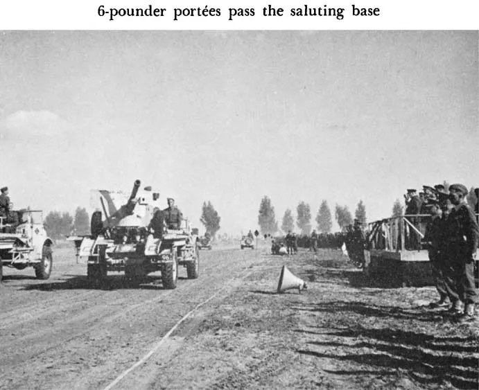 6-pounder portées pass the saluting base