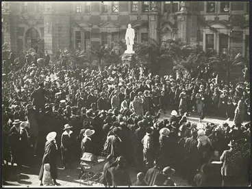 Image: Edward Prince of Wales visiting Hokitika, New Zealand