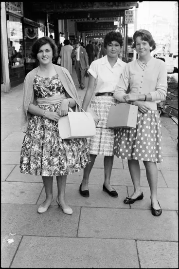 Image: Street photo, Queen Street, Auckland, 1960