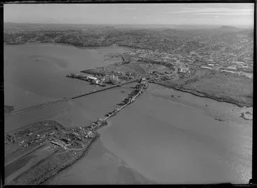 Image: New bridge being constructed between Mangere and Onehunga, Auckland