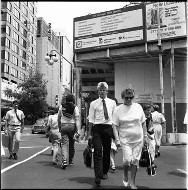 Image: People crossing Victoria Street, 1989