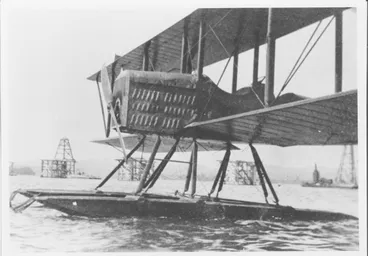 Image: First plane in Tauranga 1920
