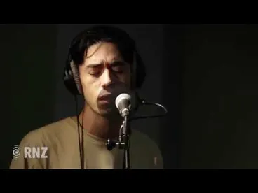 Image: Teeks 'Wash Over Me' live