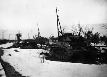 Image: Photograph of a German Panzor 4 tank, Italy