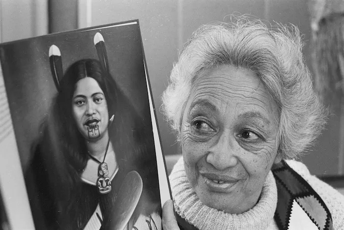 Miria Simpson with painting of Pare Watene