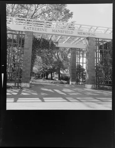 Image: Entrance to Katherine Mansfield Memorial Garden, Thorndon, Wellington