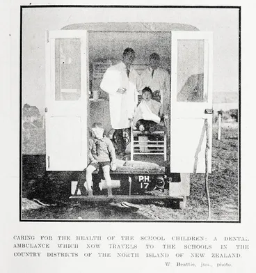 Image: A dental ambulance touring schools in the North Island