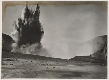 Image: Photograph of a geyser erupting at Waimangu