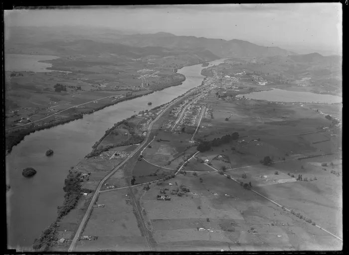 Township of Huntly, including Waikato River, Lake Waahi (top left) and Lake Hakanoa (right), Waikato region