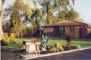 Entrance to Highwayman Motel, Masterton