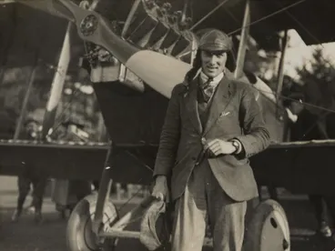 Walsh brothers and the New Zealand Flying School Image: Walsh brothers and the New Zealand Flying School