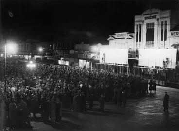 Image: Crowds await 1938 Election Results