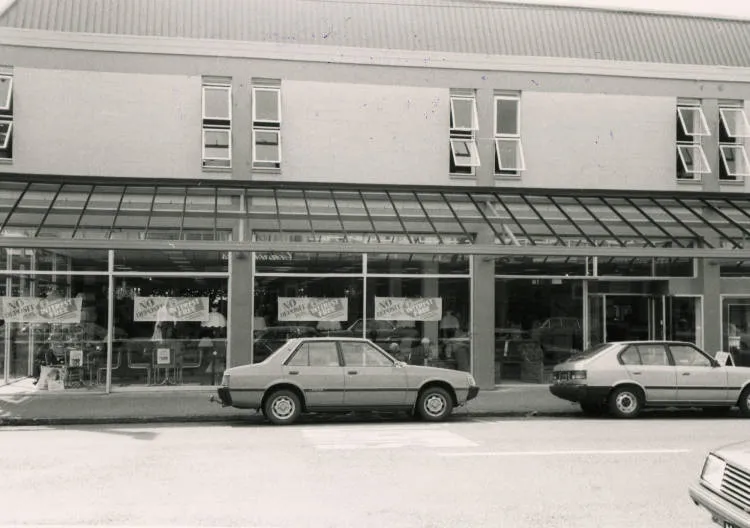 Oaklands Shopping Complex, Hurstmere Road, Takapuna.