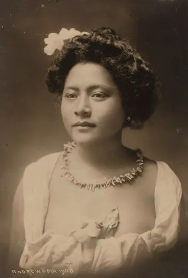 Image: Samoan woman