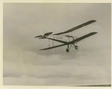Image: DH.60 Gipsy Moth, Jean Batten's aircraft before taking off from Darwin to Sydney