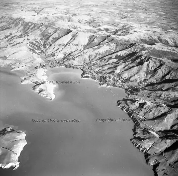 Looking SSW over Ohinetahi centre and Governors... (14023/14026)