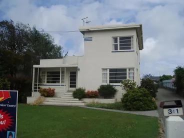 Image: 341 Oxford Street, Levin