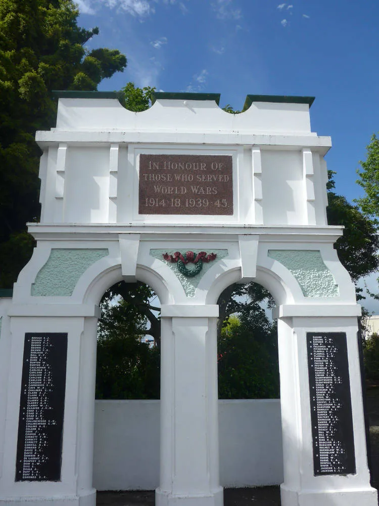 Eltham First World War memorial gates, 2017