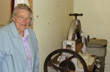 Image: Gwen with Mangle