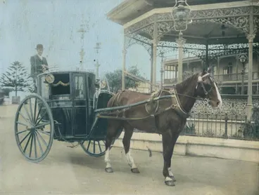 Image: Hansom Cab on Marine Parade