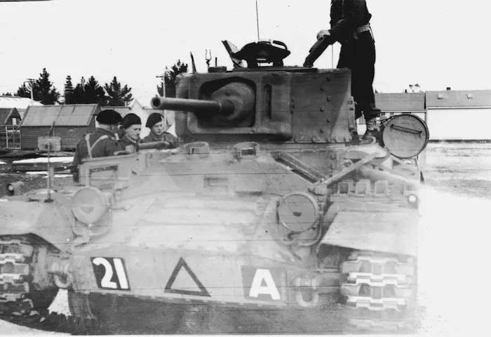 New Zealand. Units - Commanding officer of 1 New Zealand A Tank Battalion inspecting tank