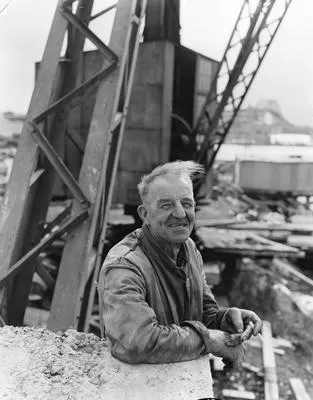 [NZ AK - Harbour Bridge. Jack Hatch - Crane Driver Harbour Bridge]