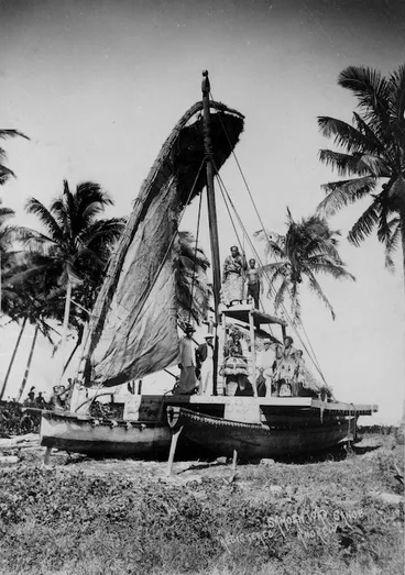 Image: Samoan war canoe