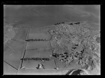 Image: Mr K K Montgomerie's farm at Ihumatao, Mangere, Auckland