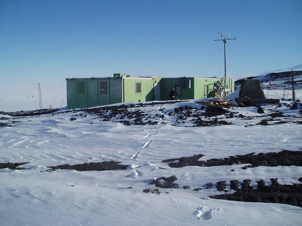 Arrival Heights atmospheric research laboratory (early 1990's)