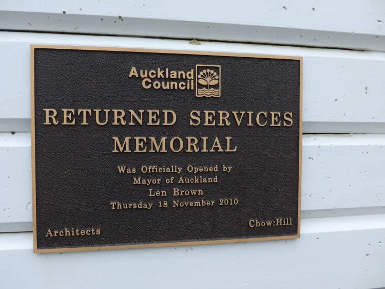 RSA war memorial, Manukau Memorial Gardens, 2014