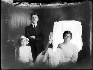 Image: Harris family group