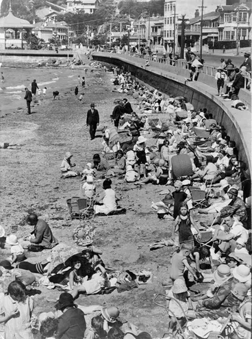 Image: People on the beach, Oriental Bay, Wellington, ca 1930s
