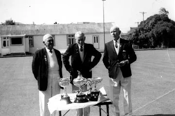 Lawn bowls trophy presentation