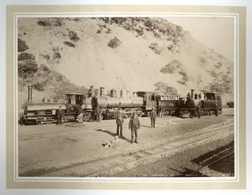 Image: Wellington and Manawatu Railway locomotives and crew at Paekakariki