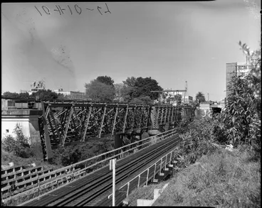 Image: Claudelands Road traffic bridge and the new Railway Bridge