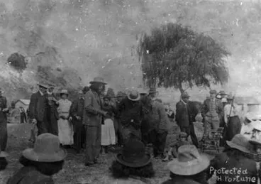 Image: [Rua Kenana addressing a meeting in Whakatane Township]