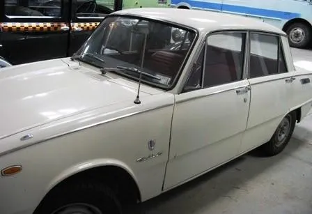 Automobile Isuzu Bellett Deluxe