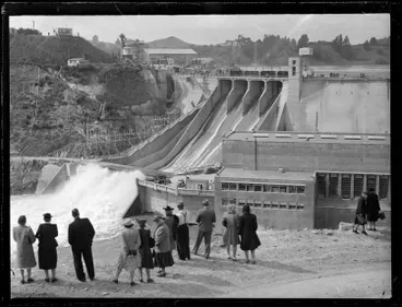 Image: Karāpiro Hydroelectric Power Station construction, 1947