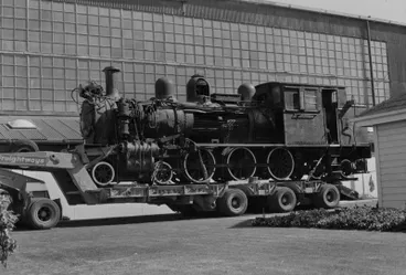 Image: Photograph of locomotive WW 491
