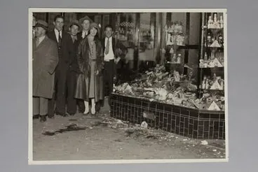 Image: Queen St. riot