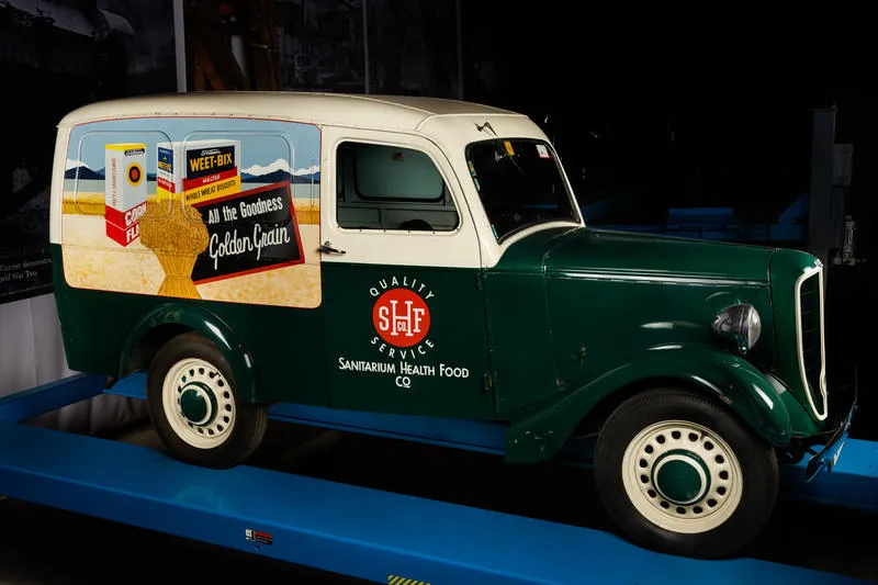 Automobile Bradford Panel Van 'Marmite'