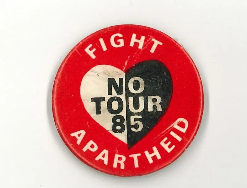 Badge – Fight Apartheid No Tour 85