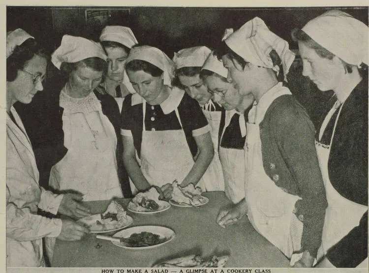 How to make a salad - a glimpse at a cookery class